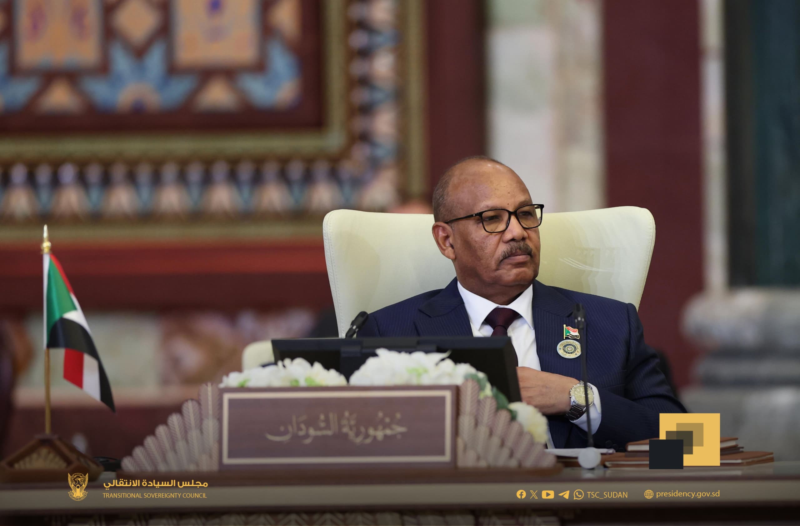 أكد عضو مجلس السيادة الانتقالي الفريق مهندس إبراهيم جابر إبراهيم، خلال كلمته في القمة العربية العادية الـ 34 بالعاصمة العراقية السبت، أن السودان يقف بحزم إلى جانب القضية الفلسطينية، داعياً إلى دعم قيام دولة فلسطين وعاصمتها القدس الشرقية، ورفض جميع أشكال التهجير والانتهاكات الدولية