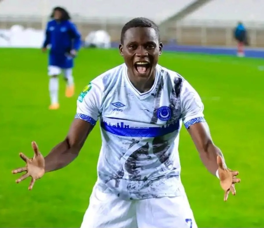 حقق الهلال أمس فوزًا مهمًا على نادي "كيهيدي" ضمن مباريات الدوري الموريتاني نتيجة أربعة أهداف لهدفين تناوب في إحرازها أحمد سالم وعلي "كبة" وجان كلود والقائد محمد عبد الرحمن ليعلي الهلال بتلك النتيجة صدارة الدوري برصيد (53) نقطة متساويًا مع نواذيبو ومتفوقًا عليه بالأهداف قبل الموقعة المنتظرة بينهما الاثنين المقبل.