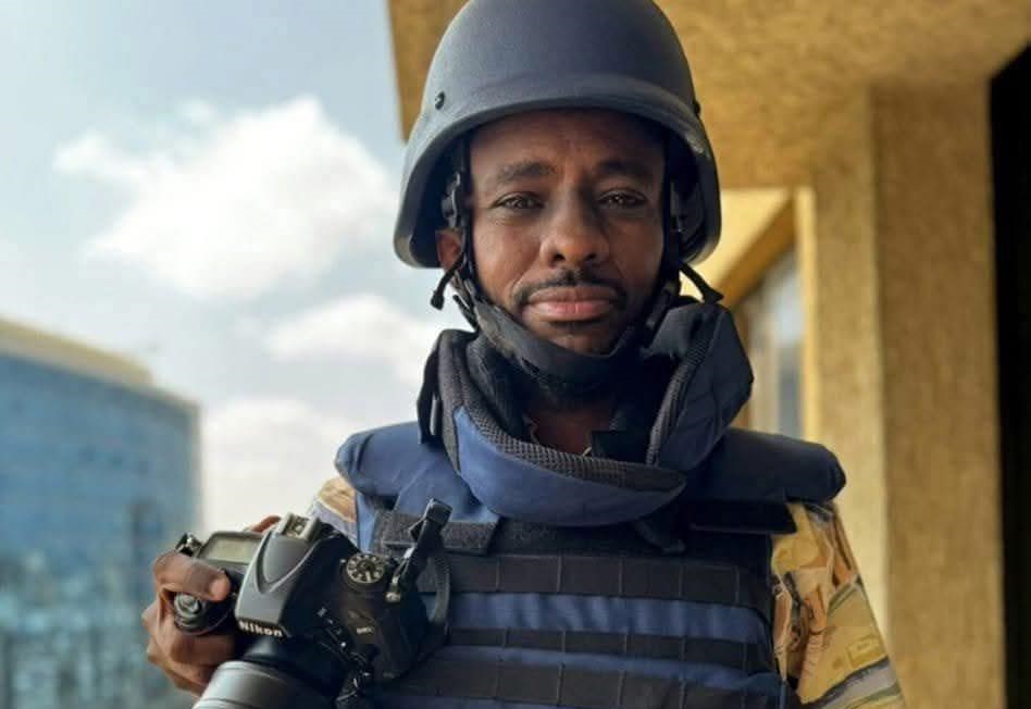 تعرض المصوّر السوداني إبراهيم نقد الله، عضو نقابة الصحفيين السودانيين، لهجوم عنيف وفظيع في العاصمة المصرية القاهرة فجر الأربعاء 14 مايو 2025م، على يد مجموعة من «البلطجية» السودانيين، وسط استنكار واسع من نقابة الصحفيين التي أدانت الاعتداء بأشد العبارات.