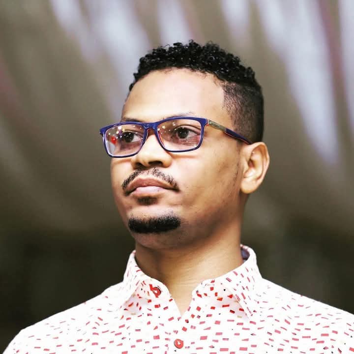 منذ زمن، راهنت عبر تحليل نشرته في صحيفة الحقيقة أن محمد فيصل الجزار واحد من أبرز الفنانين الشباب في الأداء والتوزيع الموسيقي.