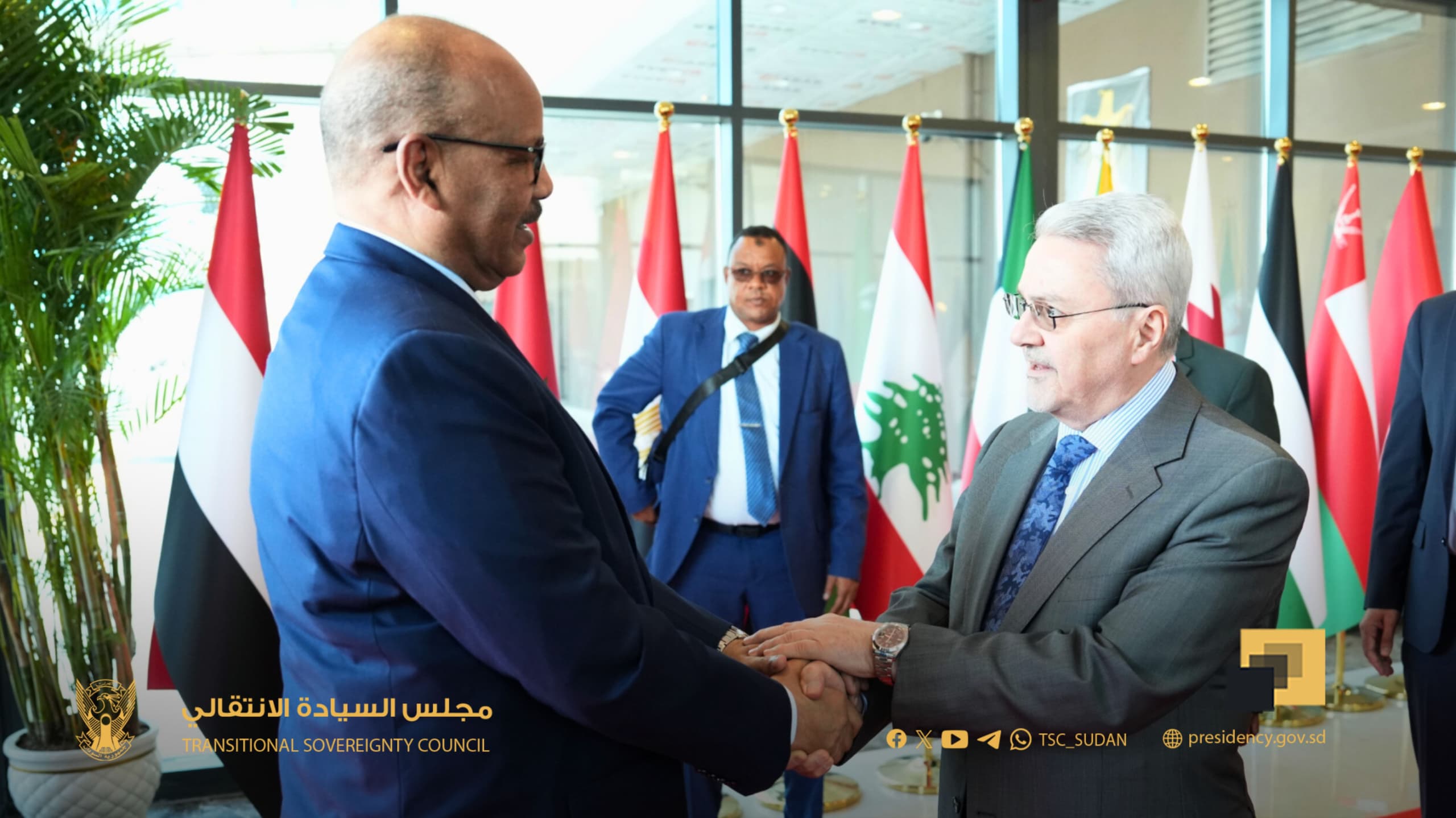 وصل عضو مجلس السيادة الانتقالي ومساعد القائد العام للقوات المسلحة، الفريق مهندس إبراهيم جابر إبراهيم، اليوم الجمعة، إلى العاصمة العراقية بغداد، مترأسًا وفد السودان المشارك في أعمال القمة العربية العادية الرابعة والثلاثين، التي تُعقد يوم السبت 17 مايو 2025، بمشاركة القادة والزعماء العرب