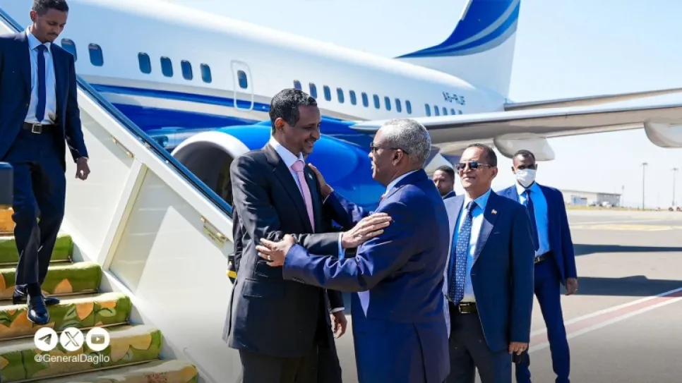 أقلعت يوم أمس الثلاثاء  طائرة بوينج 737-700 BBJ تابعة لشركة "رويال جيت" الإماراتية من مطار أبو ظبي متجهة إلى سانت بطرسبرغ في روسيا بحسب(ريتش تيد ).