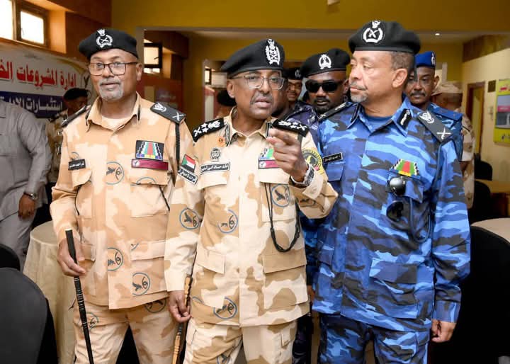 تفقد الفريق أول شرطة حقوقي خالد حسان محي الدين، المدير العام لقوات الشرطة، يوم الخميس، قيادة قوات الاحتياطي المركزي المعروفة بـ"أبو طيرة"، وذلك في أعقاب التخريب الذي طال مقر القيادة من قبل قوات الدعم السريع بحسب بيان رسمي.