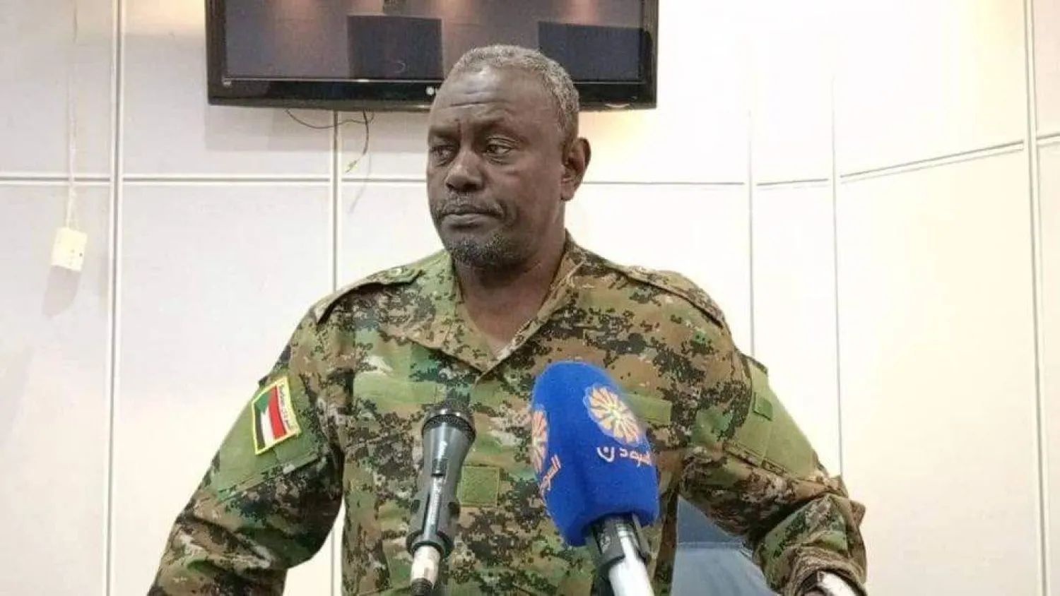 وجّهت لجنة تنسيق شؤون أمن ولاية الخرطوم، في اجتماعها الخميس برئاسة والي الولاية أحمد عثمان حمزة، باتخاذ تدابير عاجلة لمعالجة الآثار الناجمة عن انقطاع التيار الكهربائي، إثر استهداف محطات التحويل الرئيسية من قبل قوات الدعم السريع.