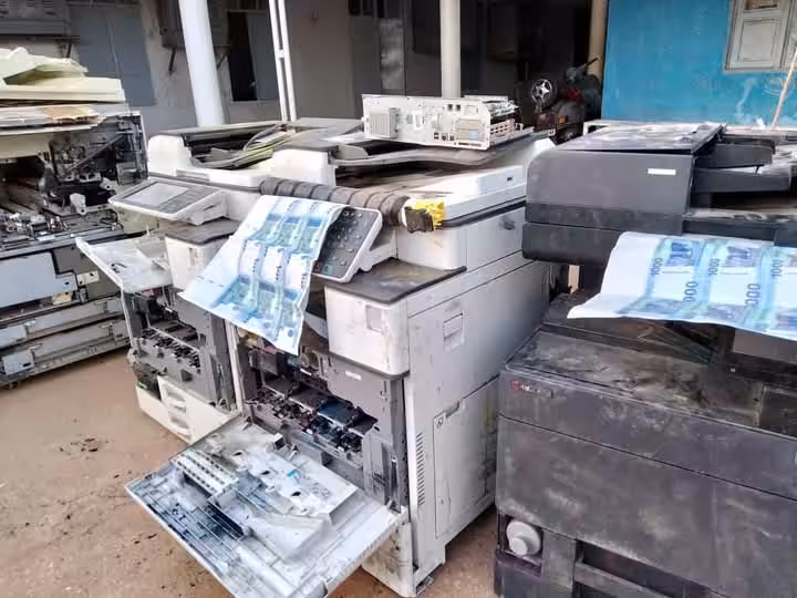 في واحدة من أخطر الضبطيات منذ اندلاع الحرب، نفذت إدارة المباحث الجنائية المركزية بولاية الخرطوم عملية مداهمة ناجحة لأحد المنازل بمنطقة