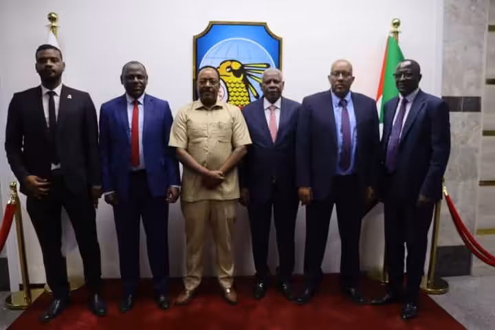 أكدت مصادر سودانية متطابقة أن مدير جهاز المخابرات الإثيوبي، رضوان حسين، أبلغ مسؤولين سودانيين استعداد بلاده لدعم جهود استعادة