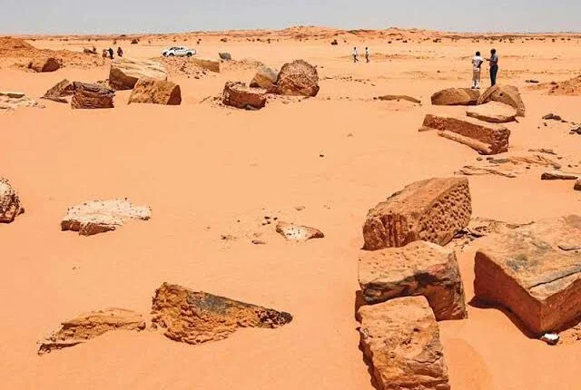 كشف فريق من الباحثين البولنديين عن اكتشاف أثري ضخم في صحراء بيوضة بالسودان، تمثّل في بحيرة قديمة مالحة كان يُستخرج منها معدن النطرون النادر