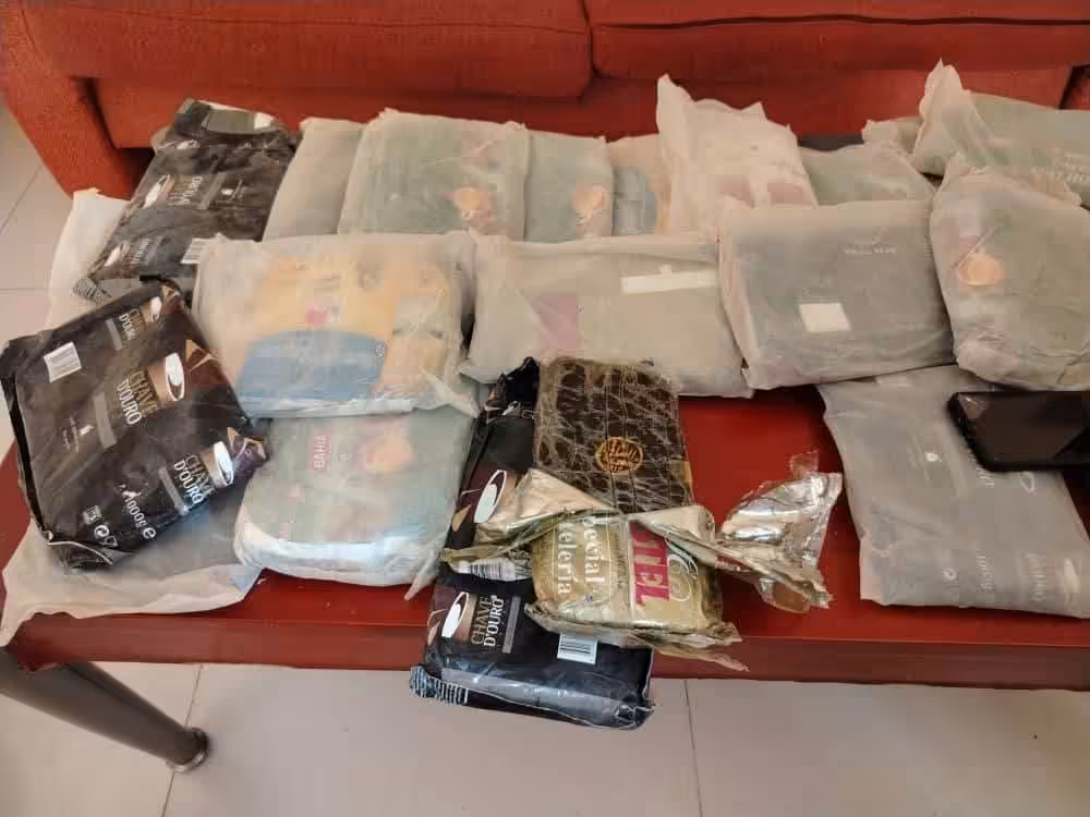 حققت الإدارة العامة لمكافحة المخدرات إنجازاً نوعياً جديداً بعد أن تمكّن فريقها الميداني، وبالتنسيق المحكم مع جهاز المخابرات العامة، من الإيقاع بتشكيل عصابي ينشط في تهريب المخدرات إلى داخل ولاية الخرطوم