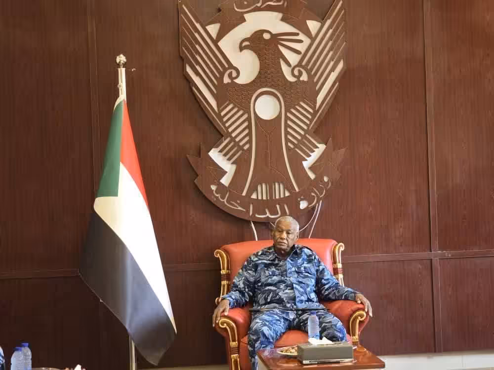 دشّن وزير الداخلية الفريق شرطة/ بابكر سمره مصطفى، رسمياً استئناف العمل من داخل مباني وزارة الداخلية ورئاسة قوات الشرطة بالخرطوم، بحضور