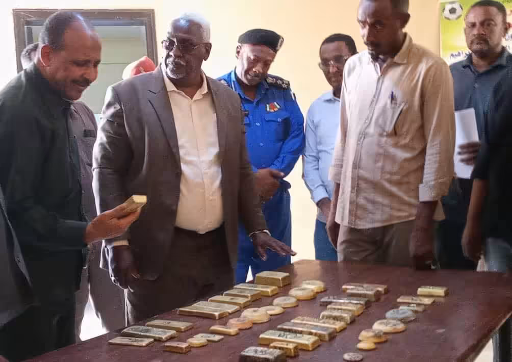  ضربة قوية لتهريب الذهب في السودان! تمكن جهاز المخابرات العامة بعطبرة الأحد من ضبط أكثر من 50 كيلو جرام ذهب مهرب، في عملية أمنية نوعية هزت سوق التهريب بالولاية