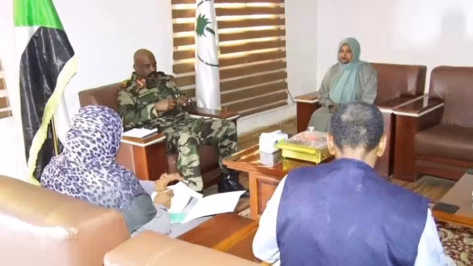 أعلن والي الولاية الشمالية الفريق ركن عبد الرحمن عبد الحميد، عقب لقائه بمكتبه الأربعاء د. أمجاد أحمد الحاج، المدير العام المكلف لوزارة الصحة، عن تلقي تنوير شامل حول جهود الوزارة في مكافحة حمى الضنك والملاريا، بحضور مديري الطوارئ ومكافحة النواقل.