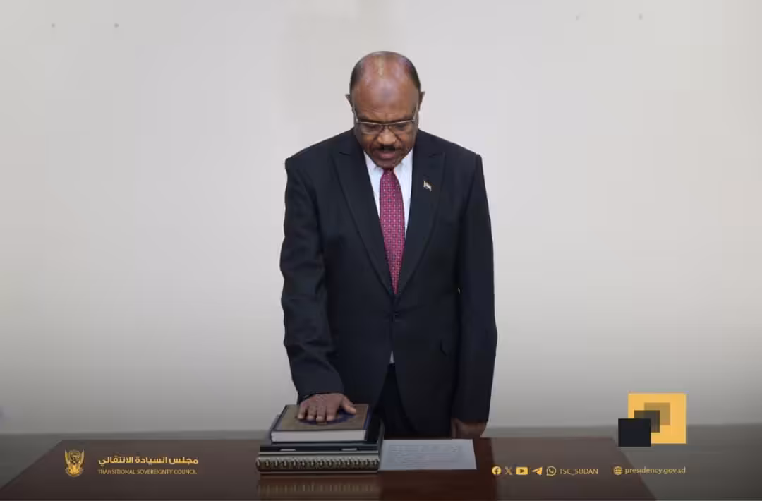 أدى السفير محي الدين سالم أحمد إبراهيم  الجمعة القسم وزيراً للخارجية والتعاون الدولي أمام رئيس مجلس السيادة القائد العام للقوات المسلحة الفريق أول ركن عبدالفتاح البرهان.