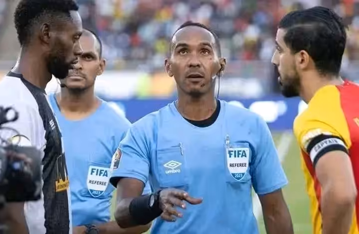 اختار الاتحاد الدولي لكرة القدم (فيفا) الحكم الدولي السوداني محمود إسماعيل شانتير لقيادة المواجهة المرتقبة بين الكونغو الديمقراطية والكاميرون ضمن ملحق تصفيات كأس العالم 2026، والمقررة في 13 نوفمبر الجاري بالمغرب.