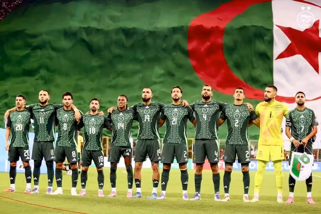 حسم المنتخب الجزائري تأهله رسميًا إلى نهائيات كأس العالم 2026 بعد فوز مستحق على نظيره الصومالي بثلاثية نظيفة، في الجولة الحاسمة من التصفيات الإفريقية.
