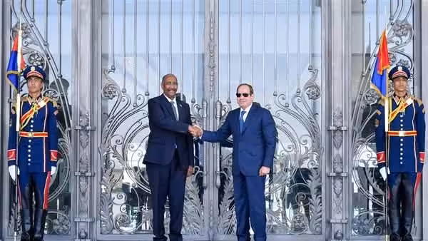 يبدأ رئيس مجلس السيادة الانتقالي والقائد العام للقوات المسلحة السودانية، الفريق أول ركن عبد الفتاح البرهان،  الأربعاء، زيارة رسمية إلى جمهورية مصر العربية تستغرق يوماً واحداً، بدعوة من الرئيس المصري عبد الفتاح السيسي، لبحث تطورات الأزمة السودانية وسبل إنهاء الحرب الدائرة في البلاد.