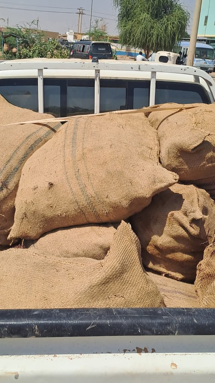 تمكنت شرطة مكافحة التهريب بالقطاع الشمالي بولاية نهر النيل الثلاثاء من إحباط محاولة تهريب كميات ضخمة من المواد الكيميائية الخطرة والسلع المتنوعة، في عملية أمنية وصفها المسؤولون بالإنجاز الاستثنائي.