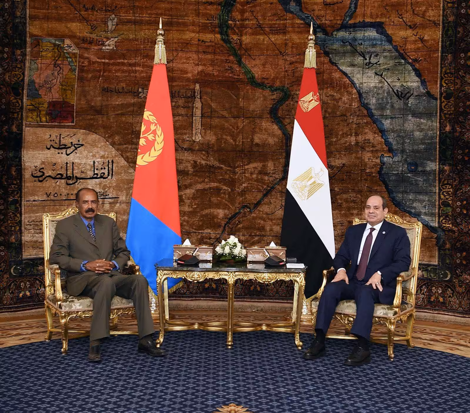 بحث الرئيس المصري عبد الفتاح السيسي، ونظيره الإريتري أسياس أفورقي، الخميس بالقاهرة، سبل إنهاء الحرب في السودان وتأمين الملاحة في البحر الأحمر، وفق بيان صادر عن الرئاسة المصرية.