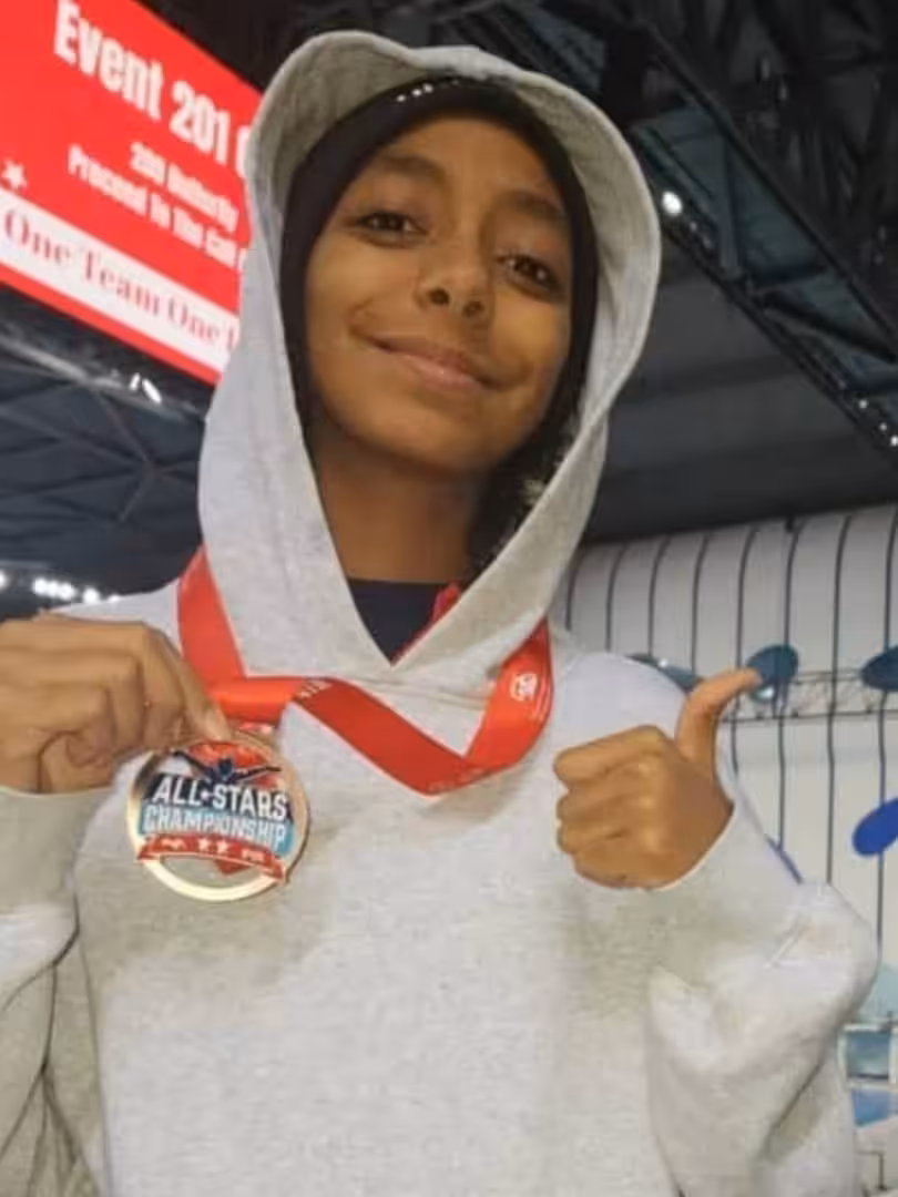 واصل السباحون السودانيون تألقهم في اليوم الأول من بطولة زوون 3 الإفريقية للسباحة المقامة بالعاصمة الكينية نيروبي، حيث أحرز السباح آدم شيكا الميدالية الذهبية في سباق 800 متر حرة