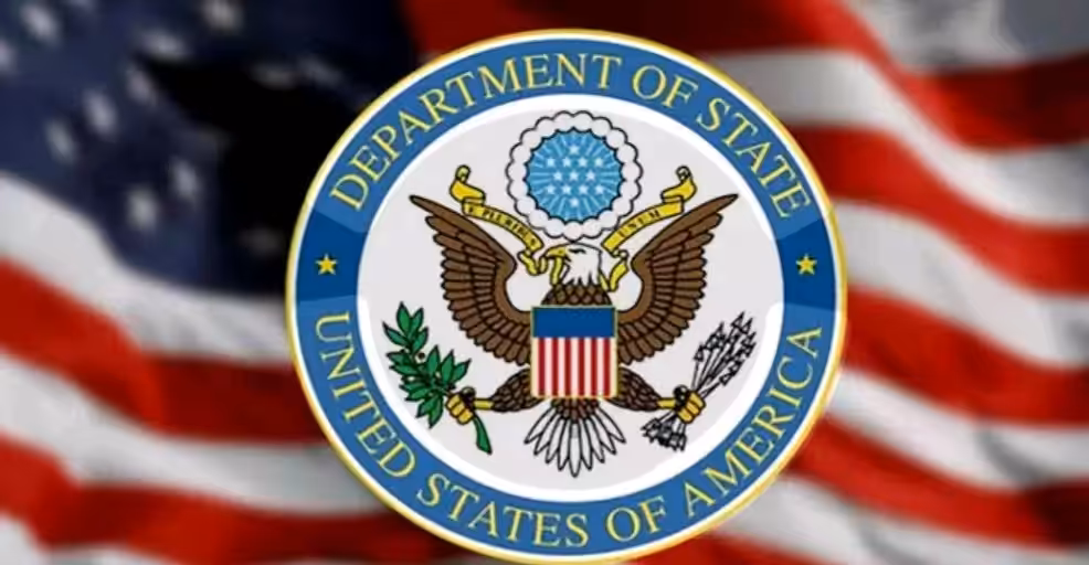 دعت وزارة الخارجية الأميركية،  السبت، قوات الدعم السريع إلى الكف فوراً عن أعمال الانتقام والعنف العرقي التي تشهدها مدينة الفاشر بولاية شمال دارفور، مؤكدة أن استمرار هذه الانتهاكات يفاقم المأساة الإنسانية ويقوّض فرص السلام في السودان.
