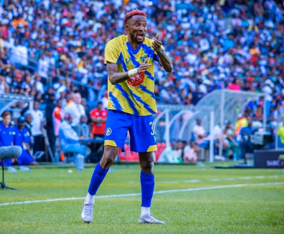 أصدر الاتحاد الأفريقي لكرة القدم (الكاف) قرارًا رسميًا بإيقاف لاعب سانت لوبوبو الكونغولي موكوكو لمباراتين، وذلك على خلفية التصرفات غير الانضباطية التي صدرت عنه خلال مباراة الإياب أمام أورلاندو بايرتس في بطولة دوري أبطال أفريقيا.