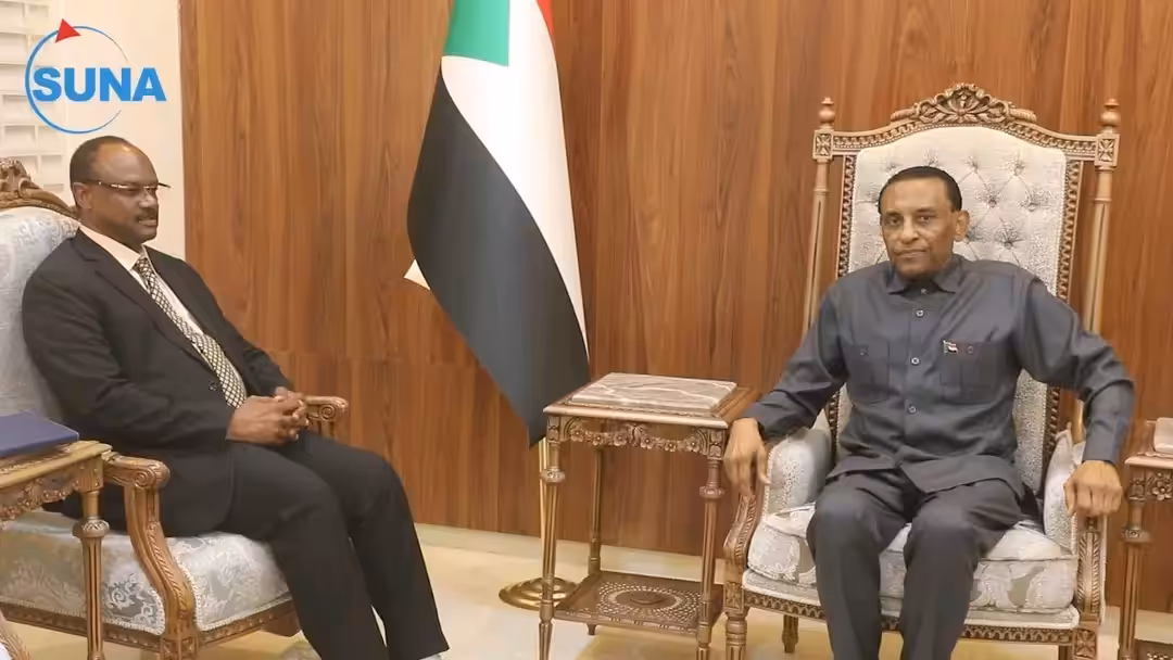 ثمّن رئيس الوزراء، الدكتور كامل إدريس، موقف ومجهودات اتحاد الإعلاميين الأفارقة في دعم القضية السودانية على الصعيدين الإقليمي والدولي، والمساهمة في تعزيز السلام والاستقرار في السودان.