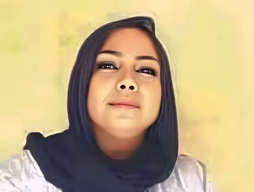 كشفت المحامية والناشطة الحقوقية رحاب مبارك عن احتجاز 56 امرأة وشابة داخل معتقلات الخلية الأمنية بمدينة الأبيض، معظمهن دون العشرين من العمر، على خلفية اتهامات تتعلق بـ"التعاون مع قوات الدعم السريع" إلى جانب تسع تهم جنائية أخرى.