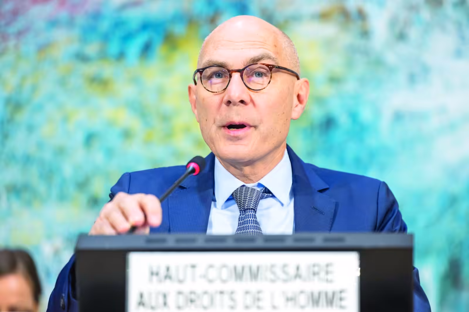 كلّف مجلس حقوق الإنسان التابع للأمم المتحدة، يوم الجمعة، بعثة لتقصي الحقائق وتحديد هوية جميع المسؤولين عن الانتهاكات المشتبه في ارتكابها في مدينة الفاشر السودانية، تمهيداً لتقديمهم إلى العدالة.