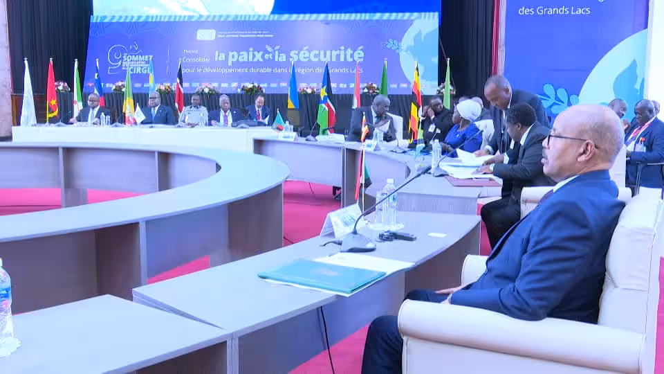 اختتمت في العاصمة الكونغولية كينشاسا الأحد أعمال القمة التاسعة لرؤساء دول وحكومات منطقة البحيرات العظمى، والتي أصدرت بيانًا ختاميًا حمل لهجة قوية تجاه الأوضاع في السودان، وتضمّن توصية مباشرة لمجلس الأمن الدولي بإدانة مليشيا الدعم السريع على خلفية الانتهاكات الواسعة التي ارتكبتها بحق المدنيين.