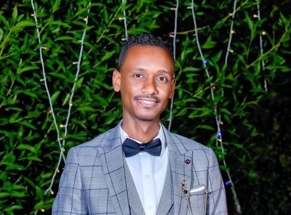 اعتقلت أجهزة الأمن في دولة الإمارات العربية المتحدة المتحدث باسم تنسيقية لجان مقاومة أحياء الصالحة جنوب أمدرمان، وفق ما أكدته أسرته التي عبّرت عن قلق بالغ بشأن ظروف احتجازه وأسباب توقيفه.