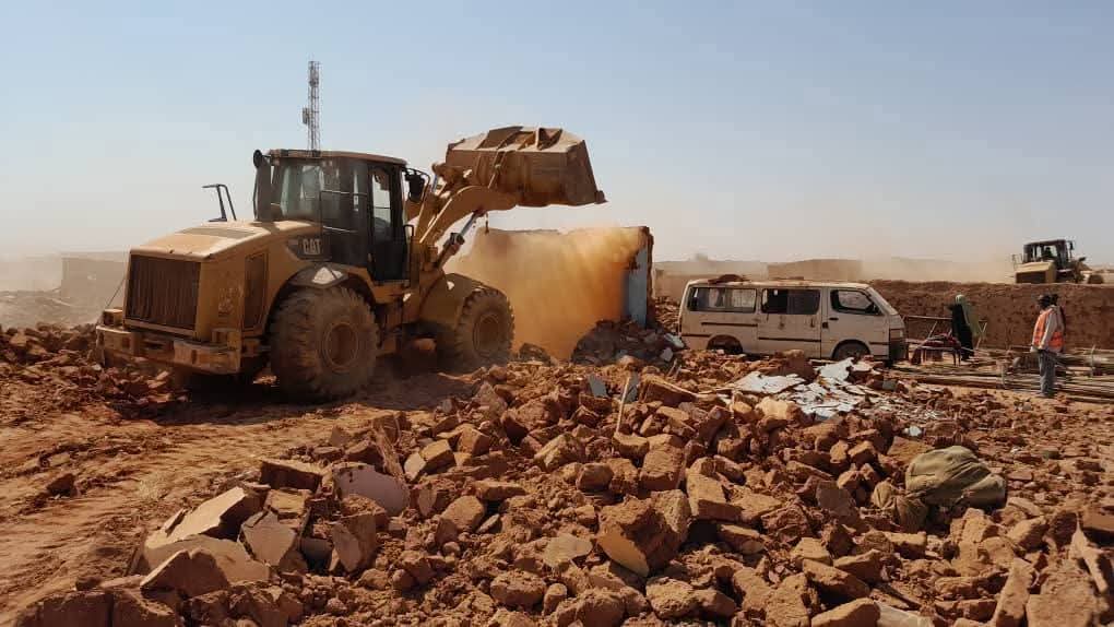 نفّذ جهاز حماية الأراضي وإزالة المخالفات بولاية الخرطوم الاثنين حملة واسعة لإزالة منطقة عشوائي نيفاشا بمحلية أمبدة، وذلك في إطار جهود الولاية لإعادة تنظيم السكن العشوائي وفرض هيبة الدولة.