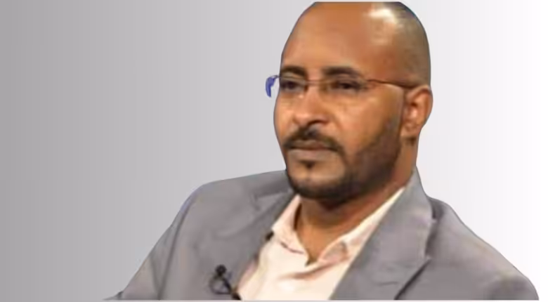 من المفارقات التي تدعو إلى السخرية أن تستنفِرَ الدائرة المحيطة برئيس الوزراء، كامل إدريس، الأجهزة الرسمية للدولة لشن حملة إقصاء شخصية ضد صحفي، قال كلمته ومضى، بينما كان الأجدر بها أن توجه هذه الطاقة نحو استنفار الجهود لدعم الجيش في الميدان، ومداواة جراح النازحين من الفاشر وبارا.