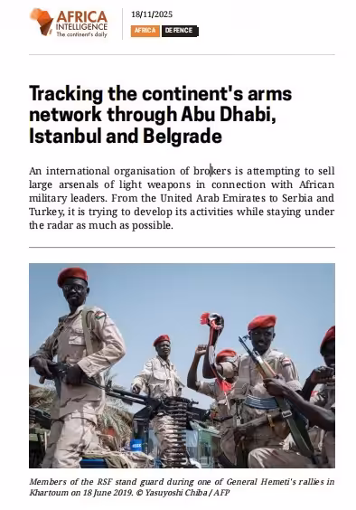 كشفت معلومات صادرة عن Africa Intelligence عن توسّع شبكة دولية لوسطاء سلاح تعمل بصمت عبر الإمارات وتركيا وصربيا، لتمرير شحنات ضخمة من الأسلحة الخفيفة يُرجّح أنها موجهة إلى قوات الدعم السريع في السودان، تحت غطاء عقود رسمية مبرمجة مع جيوش أفريقية