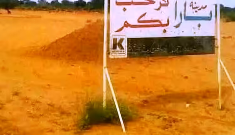 أعربت شبكة أطباء السودان عن قلق بالغ إزاء الجرائم المروّعة التي ترتكبها قوات الدعم السريع في مدينة بارا بولاية شمال كردفان، حيث تفيد التقارير الميدانية بأن عشرات الجثث مكدّسة داخل المنازل، بعد أن منعت القوات الأسر من دفن ذويهم، في مشهد وصفته الشبكة بأنه "يلخّص أبشع صور القتل الممنهج والانتهاك الإنساني".