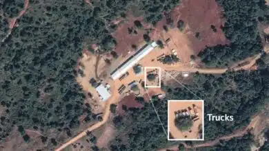 كشف تحقيق أجرته وكالة رويترز، استناداً إلى صور الأقمار الصناعية وشهادات من مصادر أمنية ودبلوماسية، عن قيام إثيوبيا بإنشاء معسكر تدريب ضخم لمليشيا الدعم السريع السودانية داخل أراضيها. ويمثل هذا التطور أول دليل ملموس على انخراط أديس أبابا المباشر في الحرب الأهلية السودانية، مما يهدد بتدويل الصراع وتوسيع جبهات القتال في منطقة شرق أفريقيا.