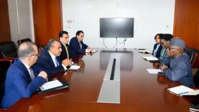 أقرّت مصر، الخميس، بوجود انقسامات داخل مجلس السلم والأمن الأفريقي حالت دون التوصل إلى توافق بشأن إنهاء تعليق عضوية السودان في الاتحاد القاري، رغم الضغوط التي تمارسها القاهرة للاعتراف بمؤسسات السلطة القائمة في بورتسودان.