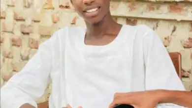 تثير واقعة اعتداء معلم على طالب في إحدى المدارس الخاصة بمدينة كوستي جدلاً واسعاً، بعدما قرر الطالب اللجوء للقضاء ثم التراجع، محملاً إدارة المدرسة المسؤولية الأخلاقية الكاملة عن "الترسبات النفسية" التي دفعته لمغادرة مقاعد دراسته.