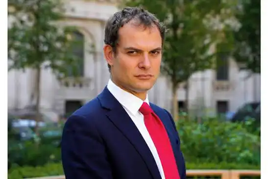 وصف وزير شؤون الشرق الأوسط البريطاني، هيمش فولكنر، استمرار العنف في السودان بأنه "وصمة عار" وفشل دولي، في وقت أحبط فيه الاتحاد الأفريقي مساعي الحكومة السودانية لاستعادة عضويتها المجمدة، مشدداً على أولوية الهدنة الإنسانية الشاملة.