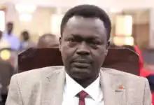 اتهم حاكم إقليم دارفور، مني أركو مناوي، قوات الدعم السريع بممارسة "جرائم ممنهجة" تشمل القتل الجماعي والتهجير القسري واستخدام التجويع كسلاح ضد المدنيين، محذراً في خطاب ألقاه أمام البرلمان الفرنسي من أن استمرار هذه الفظائع بدعم خارجي يهدد وحدة السودان واستقراره ويقوض السلم الإقليمي