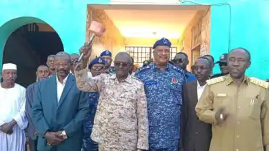 قرع الوالي  أحمد عثمان حمزة، السبت، جرس انطلاق امتحانات الشهادة الابتدائية في ولاية الخرطوم، إيذاناً ببدء ماراثون تعليمي يخوضه نحو 150 ألف تلميذ وتلميذة